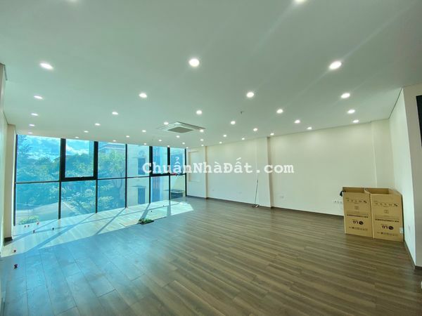Cho thuê văn phòng 70m² tại mặt đường 332Nguyễn Trãi, tòa mặt kính nhiều ánh sáng.