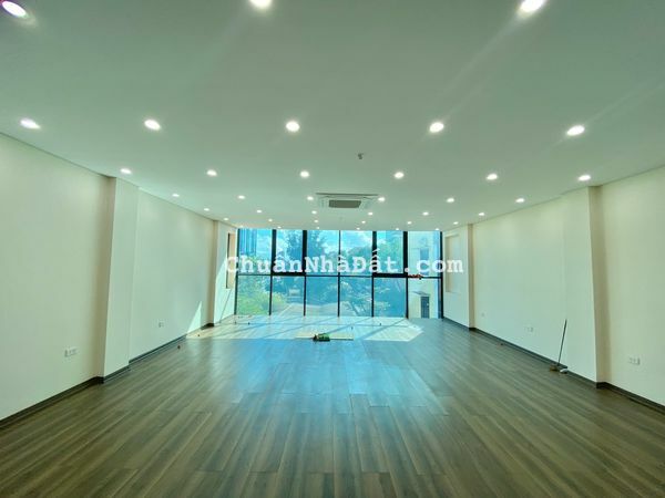 Cho thuê văn phòng 70m² tại mặt đường 332Nguyễn Trãi, tòa mặt kính nhiều ánh sáng.