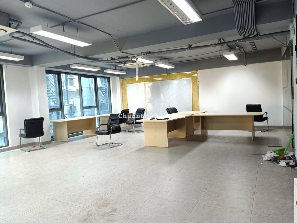 Cho thuê sàn văn phòng tại 187 Nguyễn Tuân DT 140m2 giá thuê 22 triệu