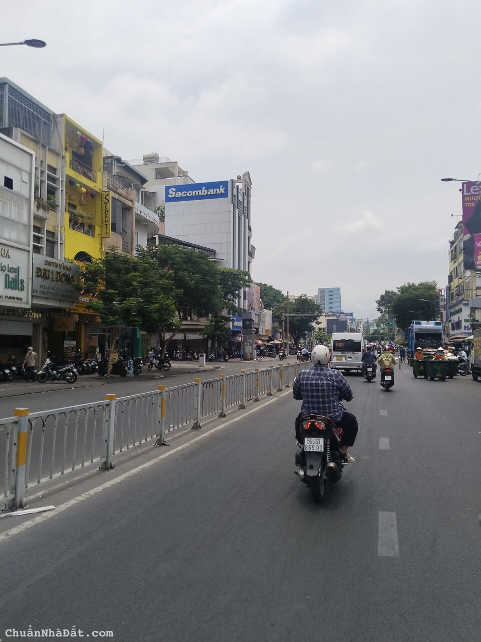 CĂN MẶT TIỀN NGUYỄN HUY TƯỞNG XUNG QUANH CÓ CÁC NGÂN HÀNG - BỆNH VIỆN