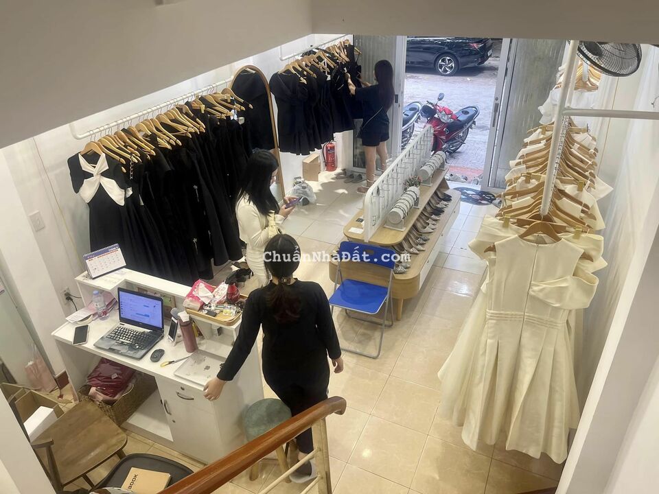 Nhà trung tâm Hoàng Cầu – Đống Đa 38m 5 tầng, giá nhỉnh 11 tỷ, LH 0382338588