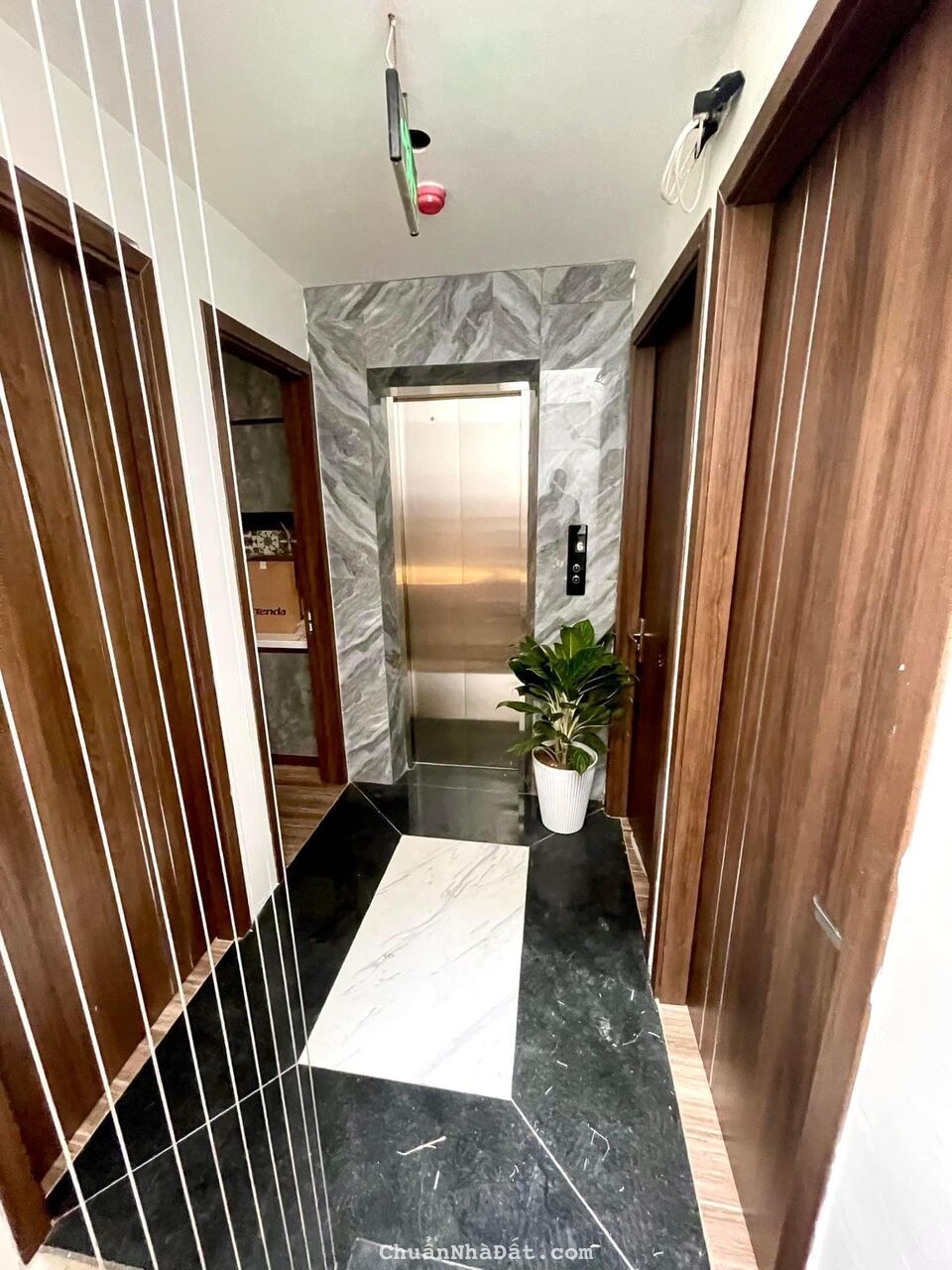 CCMN Định Công – Trịnh Đình Cửu 9 tầng thang máy, 95m, 6.5m mặt, giá 18 tỷ, LH 0382338588