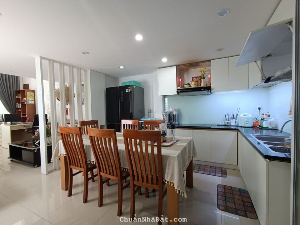 Bán căn nhà 2,5 tầng 2 mặt kiệt đường Núi Thành. P Hoà Thuận Đông. Hải châu. Đà Nẵng Bán căn nhà 2,5 tầng 2 mặt kiệt đường Núi Thành. P Hoà Thuận Đông. Hải châu. Đà Nẵng