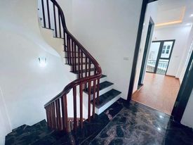 NHÀ HIẾM XUÂN ĐỈNH - Ô TÔ ĐỖ CỬA - 5 TẦNG - GIÁ HƠN 4TỶ
