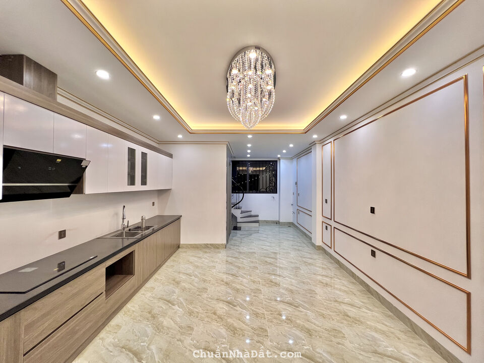 Siêu phẩm nhà phố Thụy Khuê, ô tô vào tận nhà, 7 tầng có thang máy DT 52m2, cách mặt phố 10m