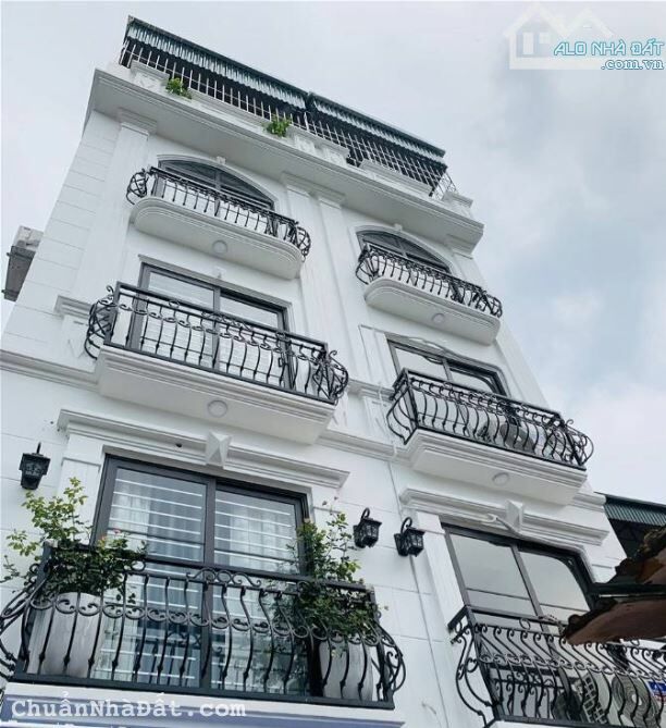 Bán nhà cực hiếm phố Cổ Linh 35m2, 5 tầng, gần ngõ thông, ô tô đỗ cửa. Giá 3,5 tỷ