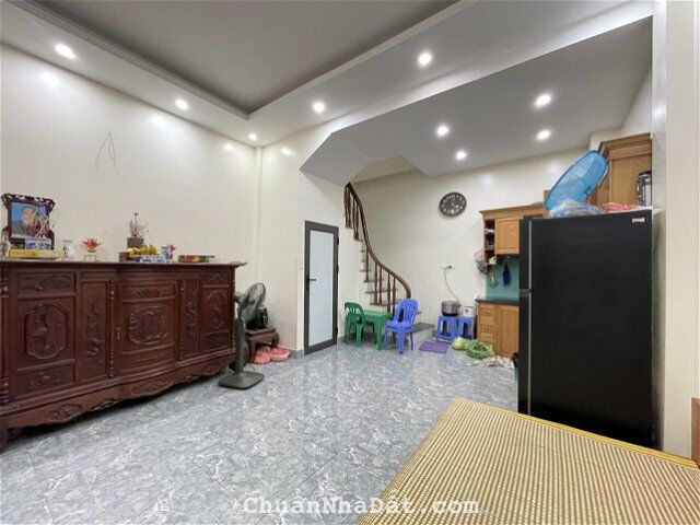 Bán nhà phố Thạch Bàn – Long Biên, DT 31m2; MT 4,7m giá 2,9 tỷ Bán nhà phố Thạch Bàn – Long Biên, DT 31m2; MT 4,7m giá 2,9 tỷ