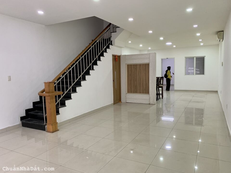 Cho thuê nhà phố nguyên căn 1 trệt, 1 lầu, tiện vừa ở vừa kinh doanh tại Vsip 1, Thuận An, BD