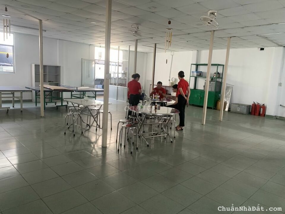 Cho thuê kho + văn phòng sẵn DT 2450m, Quận 12, kho trống, chính chủ