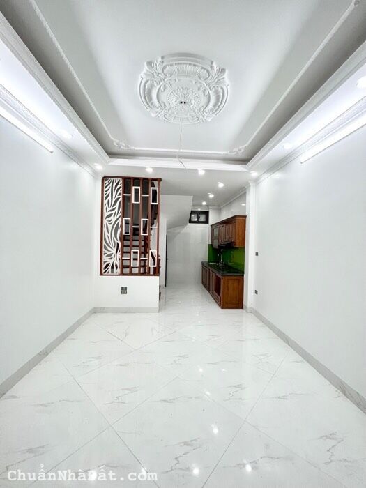 Đầu tư -Tây Hồ - Phân Lô- Ô Tô đỗ cổng – 5 Tầng mới- Hàng xóm Ciputra – Nhỉnh 4 tỷ