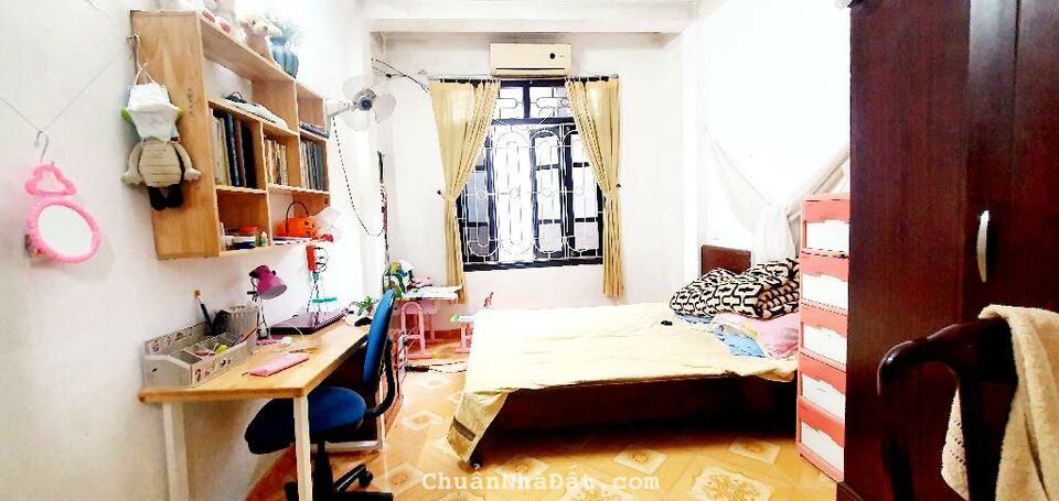 Tây Hồ - Mặt phố cách 30m – 5 tầng ở ngay – Sổ đỏ vuông đẹp – 3 tỷ. 