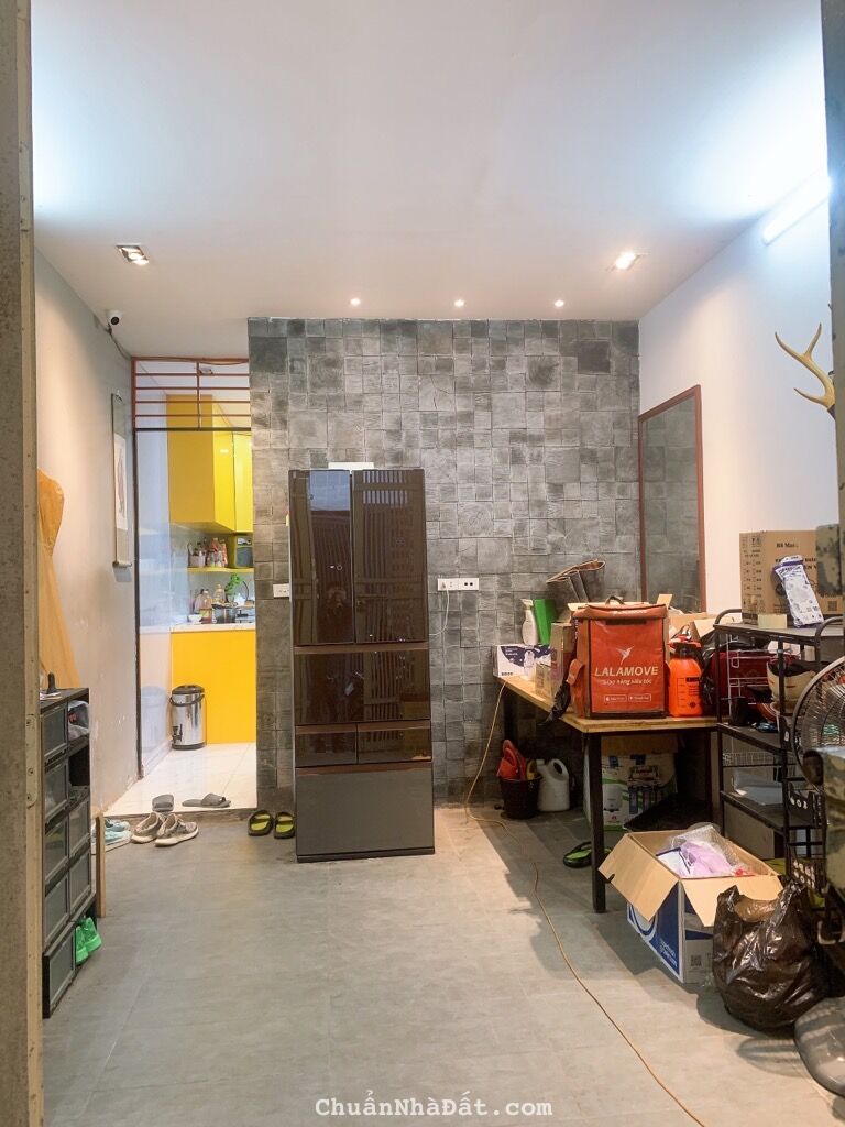 Hoàng Hoa Thám- Mặt ngõ thông- Nhà đẹp 4 tầng – 3 PN rộng- Full nội thất xịn – 4.85 tỷ 