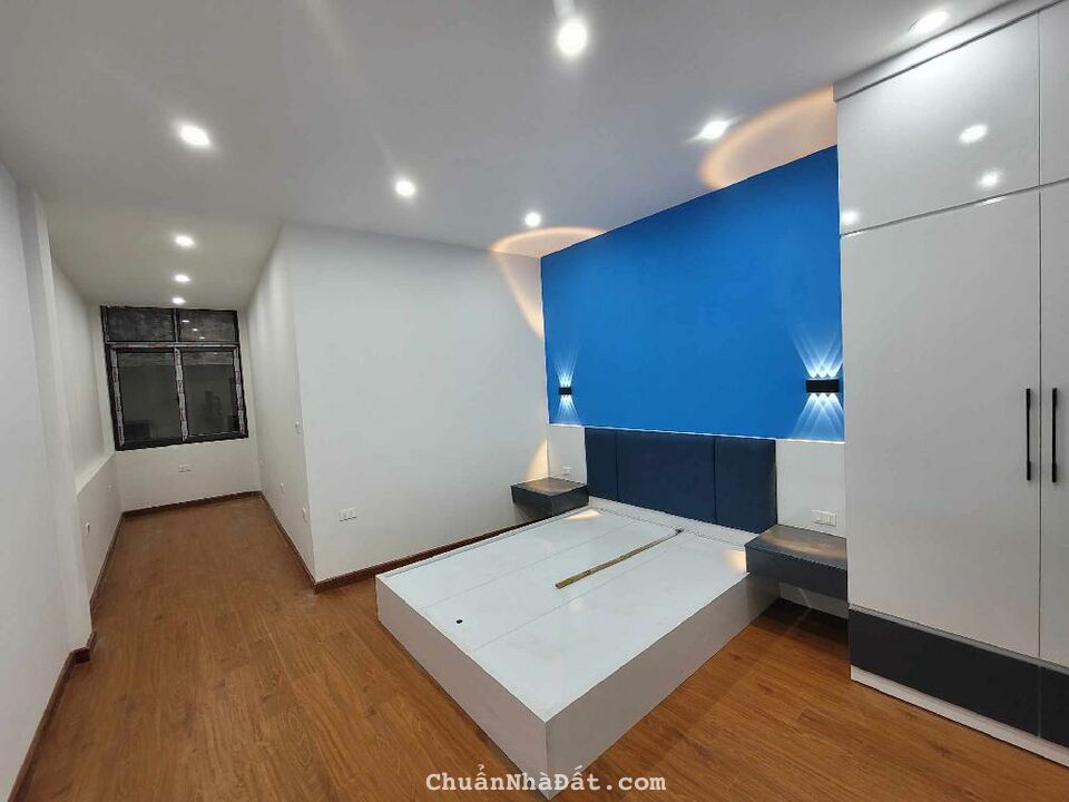 Hoàng Hoa Thám –5 Tầng mới tinh-Lô góc 3 mặt thoáng-Mặt tiền rộng 4m đẹp- Sổ vuông- 4.5 tỷ