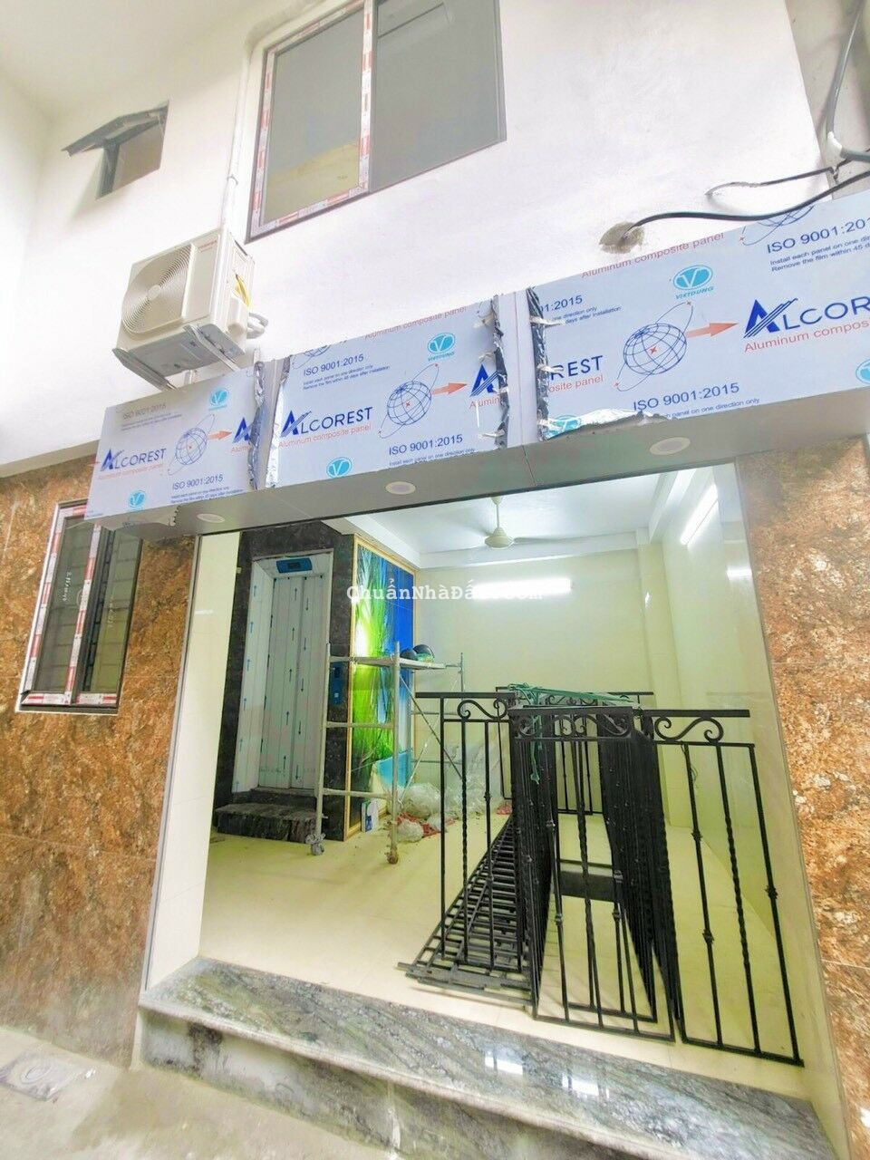 Ngõ 89 Lạc Long Quân - Ô tô đỗ cửa - Thang máy - Nhà đẹp mặt tiền rộng-4.7 tỷ 