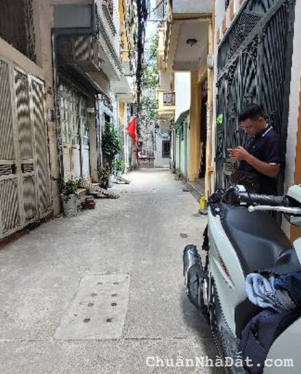 Tây Hồ- Lạc Long Quân -Ngõ ô tô – Nhà 3 tầng đẹp ở ngay- Sổ đỏ vuông– 3.3 tỷ 