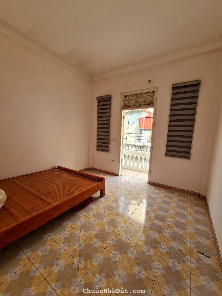 Ngõ 269 Lạc Long Quân- 40m sổ đỏ vuông đẹp- Thêm 28m sân để xe- 4.3 tỷ 