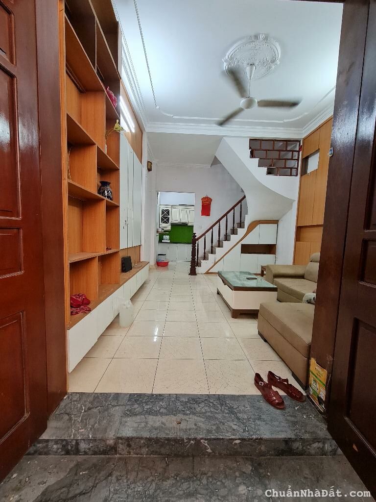 Ngõ 269 Lạc Long Quân- 40m sổ đỏ vuông đẹp- Thêm 28m sân để xe- 4.3 tỷ 