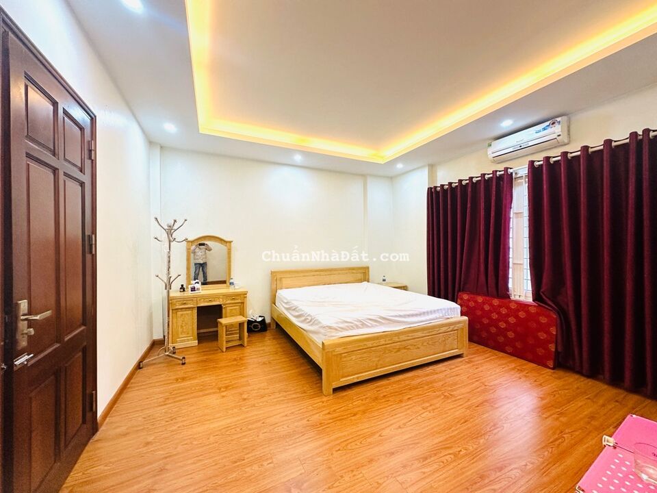 Tây Hồ - Phố Thụy Khuê – Nhà mới 5 tầng- Gần phố, Hồ Tây- Mặt tiền 5.5m – 4.83 tỷ 