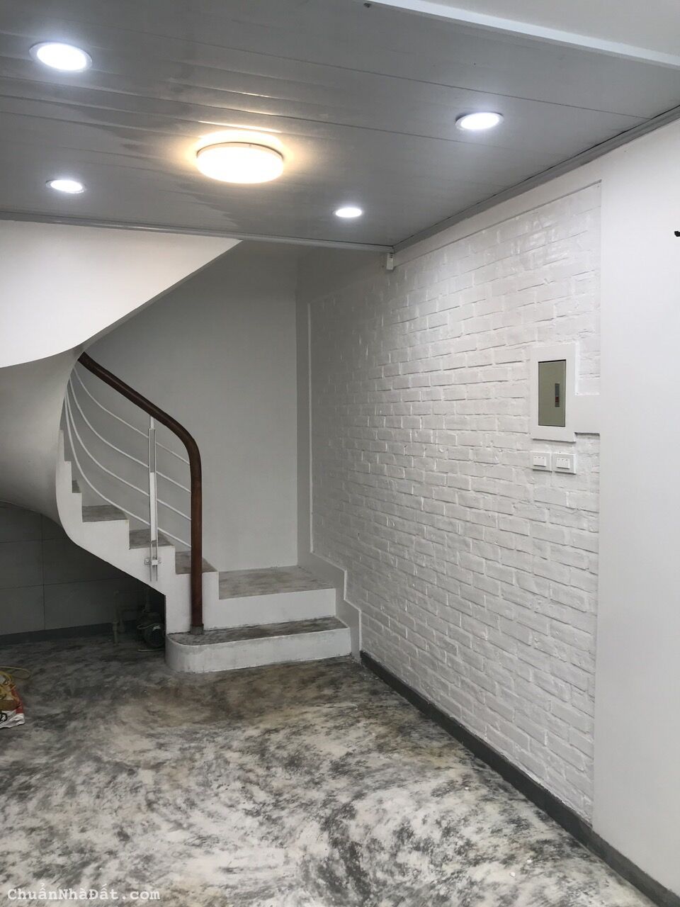 Hiếm–4 tỷ Yên Phụ-Mặt ngõ 3m thông ra mặt hồ Tây-5 tầng mới nở hậu- Có sân để xe rộng rãi.