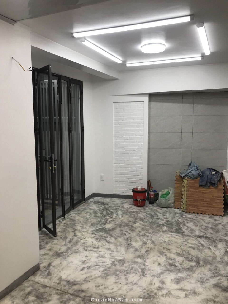 Hiếm–4 tỷ Yên Phụ-Mặt ngõ 3m thông ra mặt hồ Tây-5 tầng mới nở hậu- Có sân để xe rộng rãi.