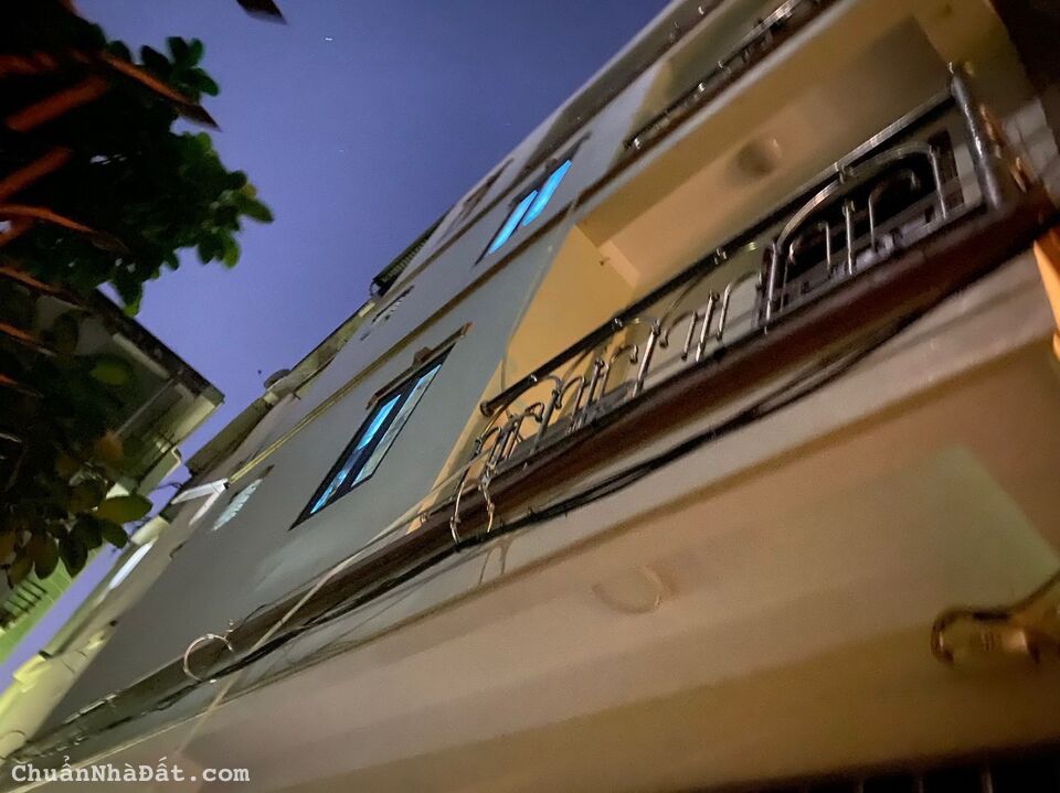 Tây Hồ- Khu phân lô VIP-Cạnh CIPUTRA- Ô tô cách nhà 5m- Mặt tiền 7.2m- 4.35 tỷ 