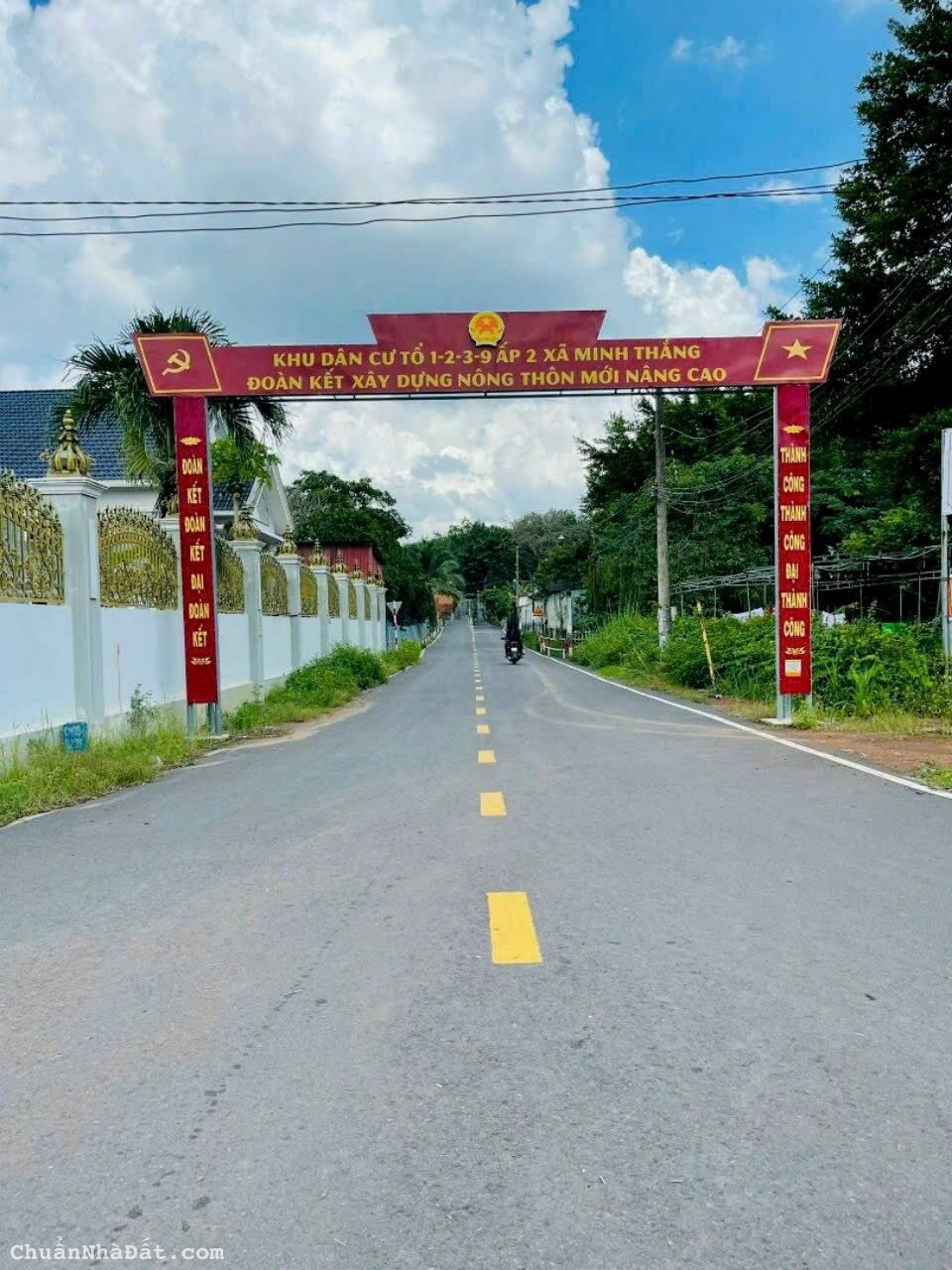 Còn 1 cặp duy nhất mặt tiền đường nhựa 15m giá siêu ngộp 580triệu.