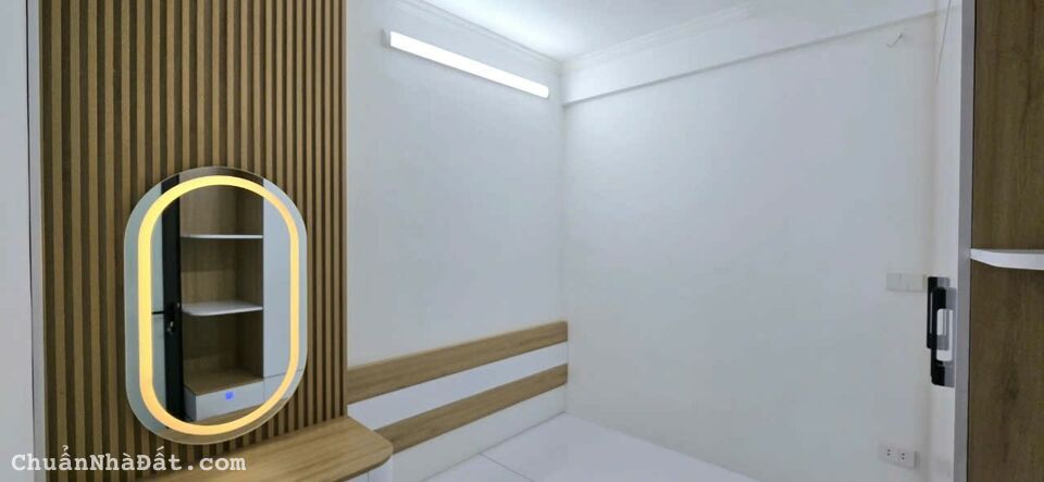 Bán căn hộ Tập thể phố Tôn Đức Thắng, Đống Đa, 45m2, nhà đẹp ở luôn, gần phố