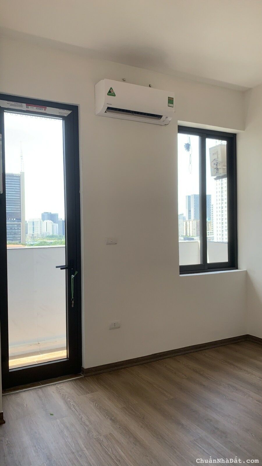 Bán căn hộ chung cư Khu Đô thị mới Nam Trung Yên, Cầu Giấy, DT 57m2, nhà đẹp, view phố