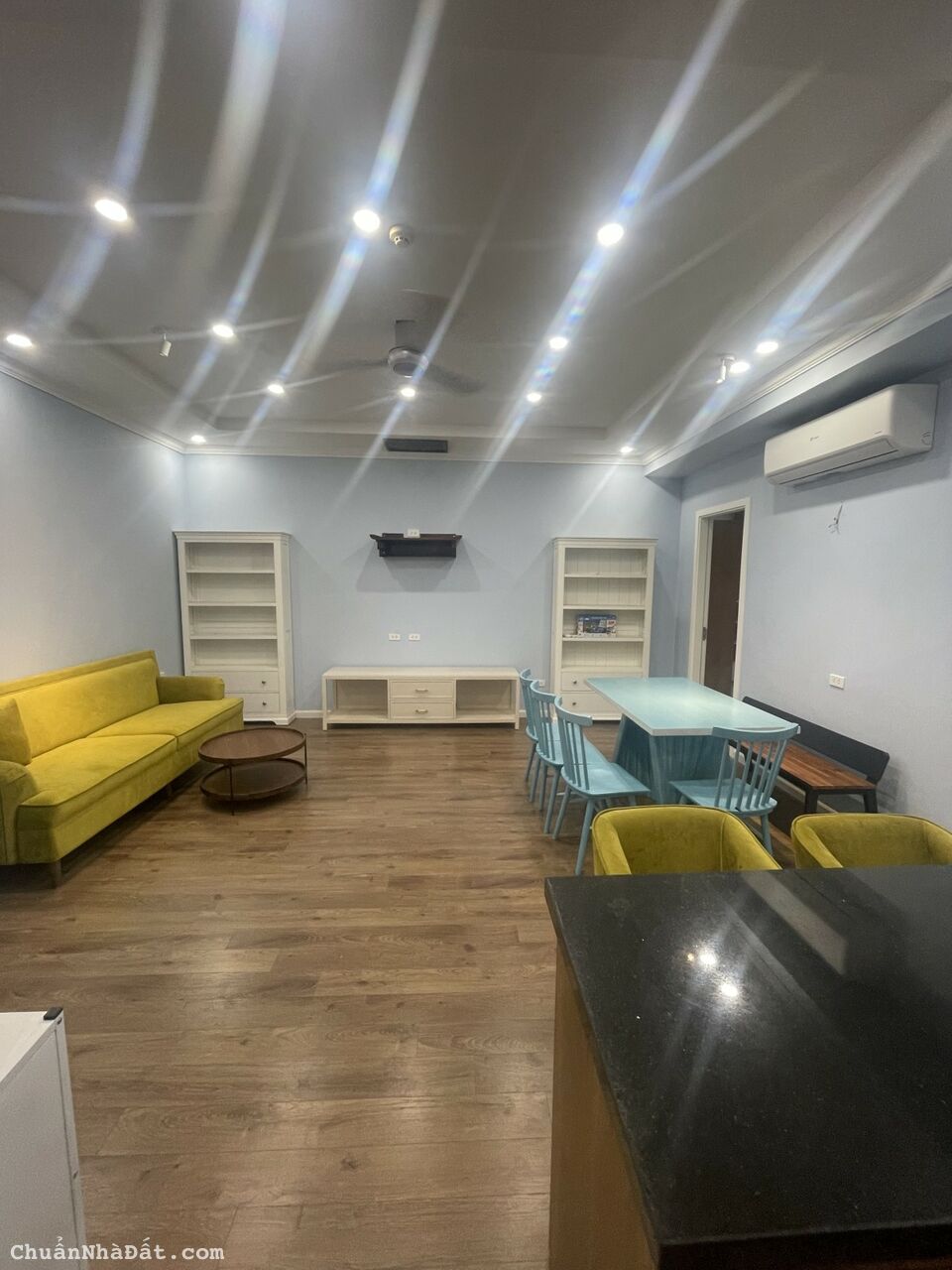 Bán căn hộ chung cư Đường Hoàng Minh Giám, Thanh Xuân, 79m2, nhà đẹp ở luôn, view mặt phố