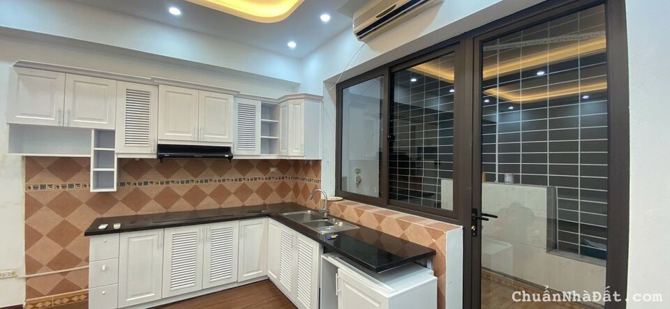 Bán căn hộ chung cư ngõ 67 Phùng Khoang, Nam Từ Liêm, 95m2, 3 ngủ đẹp lô góc ô tô