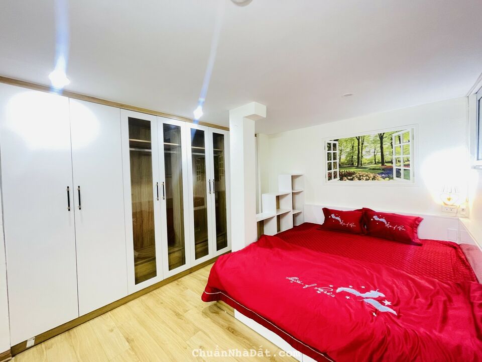 Bán căn hộ tập thể ĐH Kinh tế quốc dân, Hai Bà Trưng, 100m2, nhà đẹp full nội thất, ô tô đỗ 