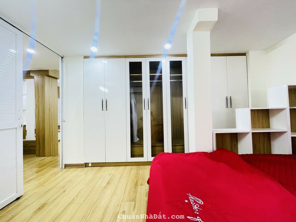 Bán căn hộ tập thể ĐH Kinh tế quốc dân, Hai Bà Trưng, 100m2, nhà đẹp full nội thất, ô tô đỗ 