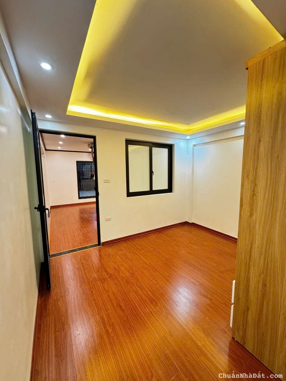 Bán gấp căn hộ tập thể Nam Đồng Đống Đa nhà đẹp ở luôn, ô tô đỗ cầu thang, thoáng trước sau