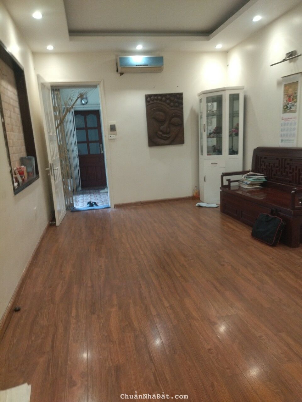 Bán căn hộ tập thể phố Lý Nam Đế, Hoàn Kiếm, 65m2, 2 ngủ, nhà đẹp về ở luôn, gần phố Bán căn hộ tập thể phố Lý Nam Đế, Hoàn Kiếm, 65m2, 2 ngủ, nhà đẹp về ở luôn, gần phố