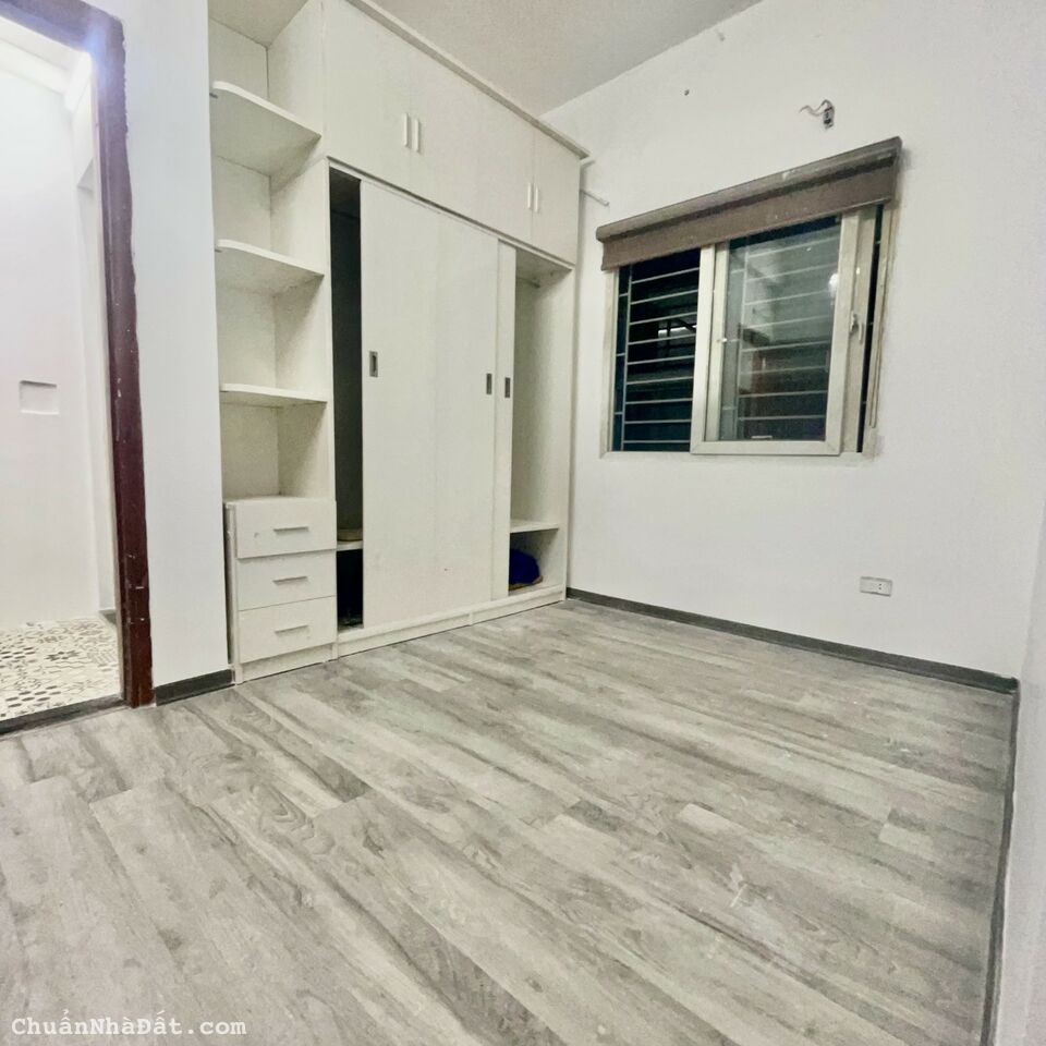 Bán căn hộ chung cư Kim Văn Kim Lũ, Hoàng Mai, DT 58m2, 2 ngủ ở luôn, SĐCC