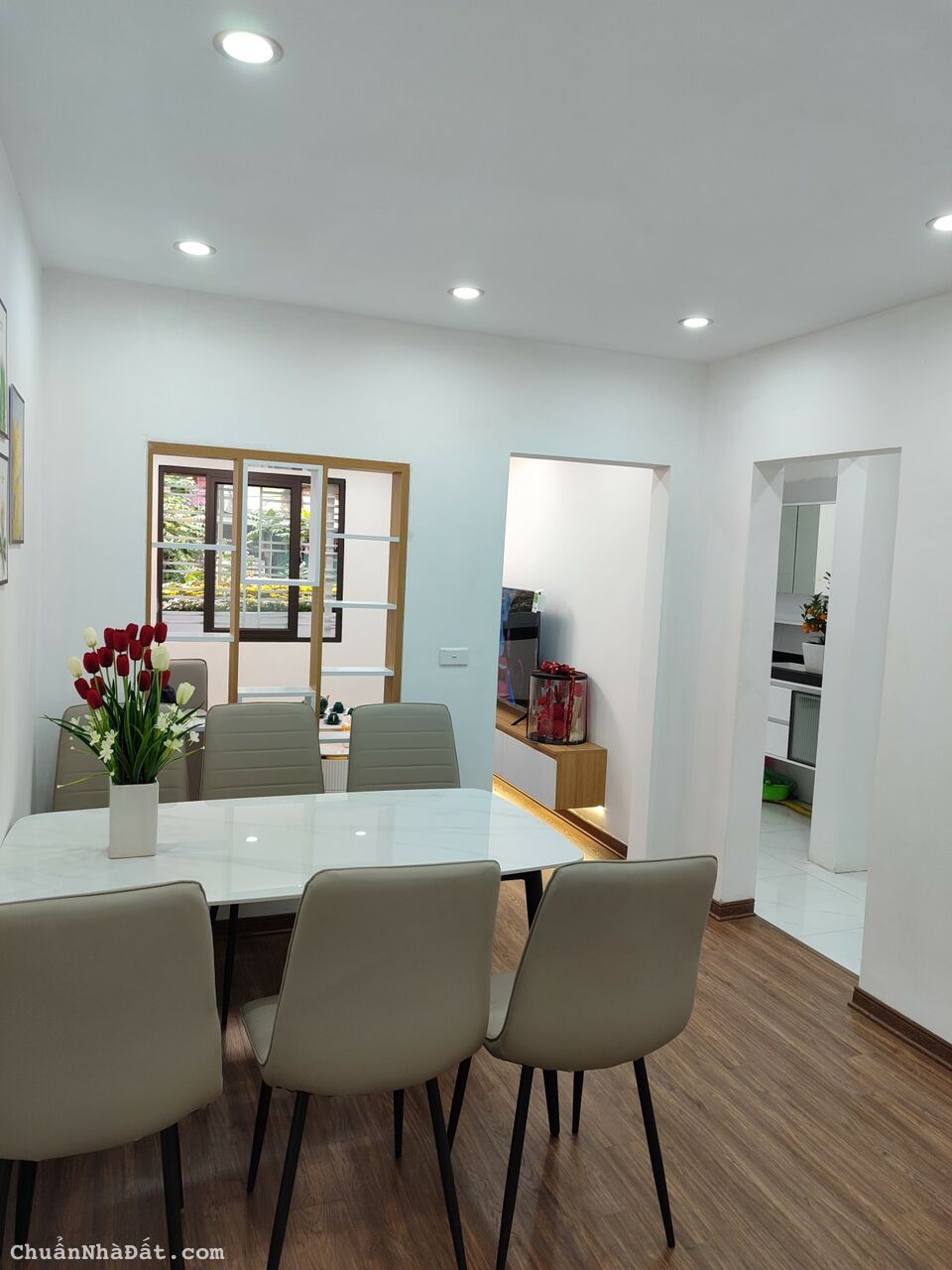 Bán căn hộ tập thể Bách Khoa, 85m2, 2 ngủ đẹp full đồ,3 mặt thoáng, ô tô đỗ