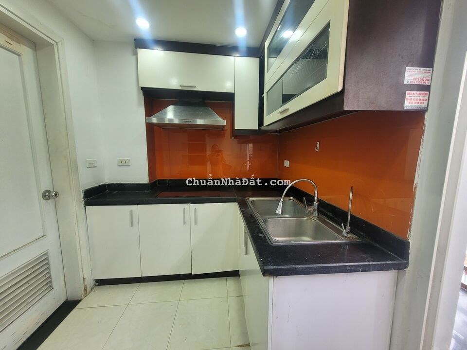 Bán căn hộ chung cư mặt phố Vũ Phạm Hàm, Cầu Giấy, 54m2, 2 ngủ, ban công thoáng sáng