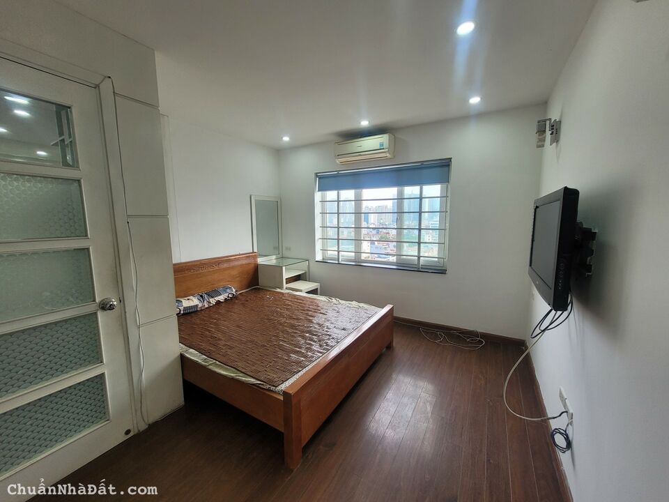 Bán căn hộ chung cư mặt phố Vũ Phạm Hàm, Cầu Giấy, 54m2, 2 ngủ, ban công thoáng sáng