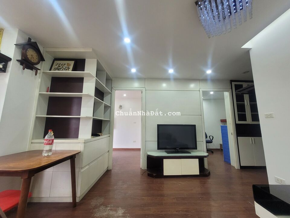 Bán căn hộ chung cư mặt phố Vũ Phạm Hàm, Cầu Giấy, 54m2, 2 ngủ, ban công thoáng sáng