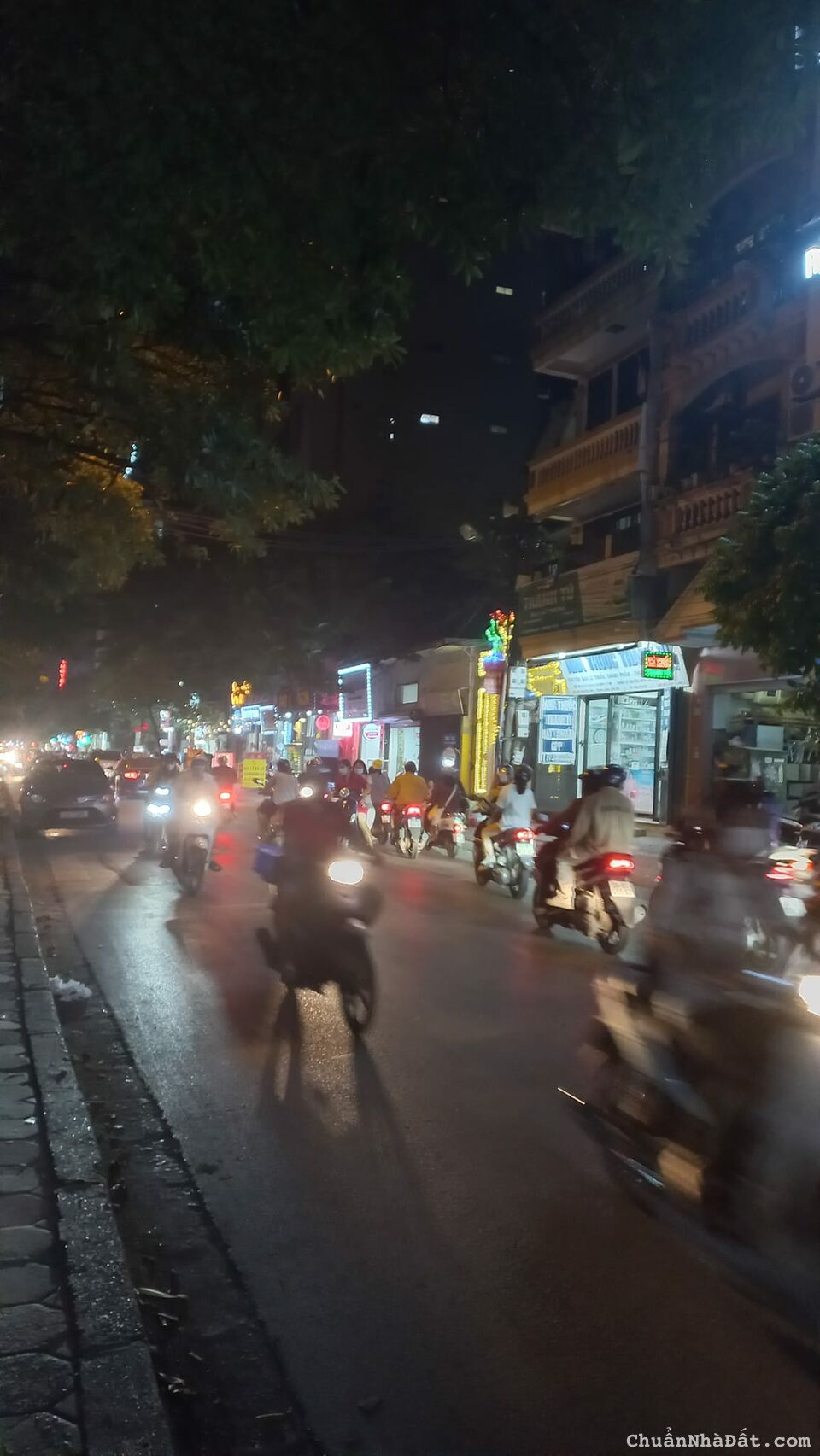 Bán nhà mặt phố Khương Đình, Thanh Xuân, 6 tầng, 2 mặt thoáng, vỉa hè kinh doanh sầm uất