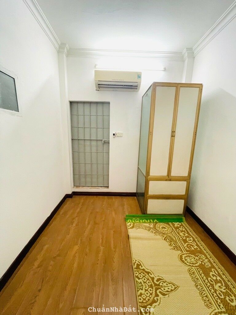 Bán gấp nhà Ngõ Chợ Khâm Thiên, Đống Đa, nhà dân xây, ngõ rộng, ba gác đỗ cửa