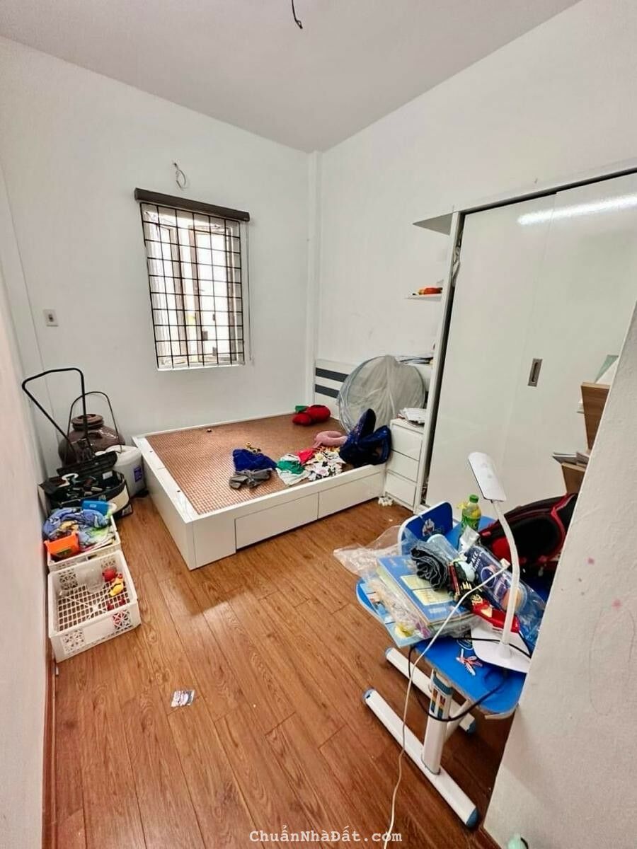 Bán nhà Văn Chương, Đống Đa, nhà dân xây, DT 36m2, 4 tầng, gần phố, gần ô tô