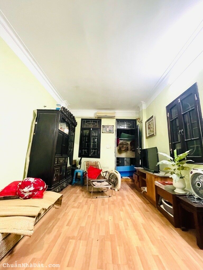 Bán nhà phố An Trạch, Đống Đa, nhà dân xây, lô góc, 1 nhà ra ngõ ô tô tránh, 30m, 4T 