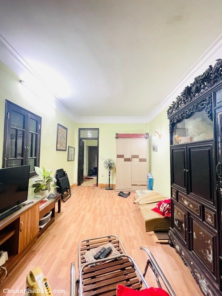 Bán nhà phố An Trạch, Đống Đa, nhà dân xây, lô góc, 1 nhà ra ngõ ô tô tránh, 30m, 4T 