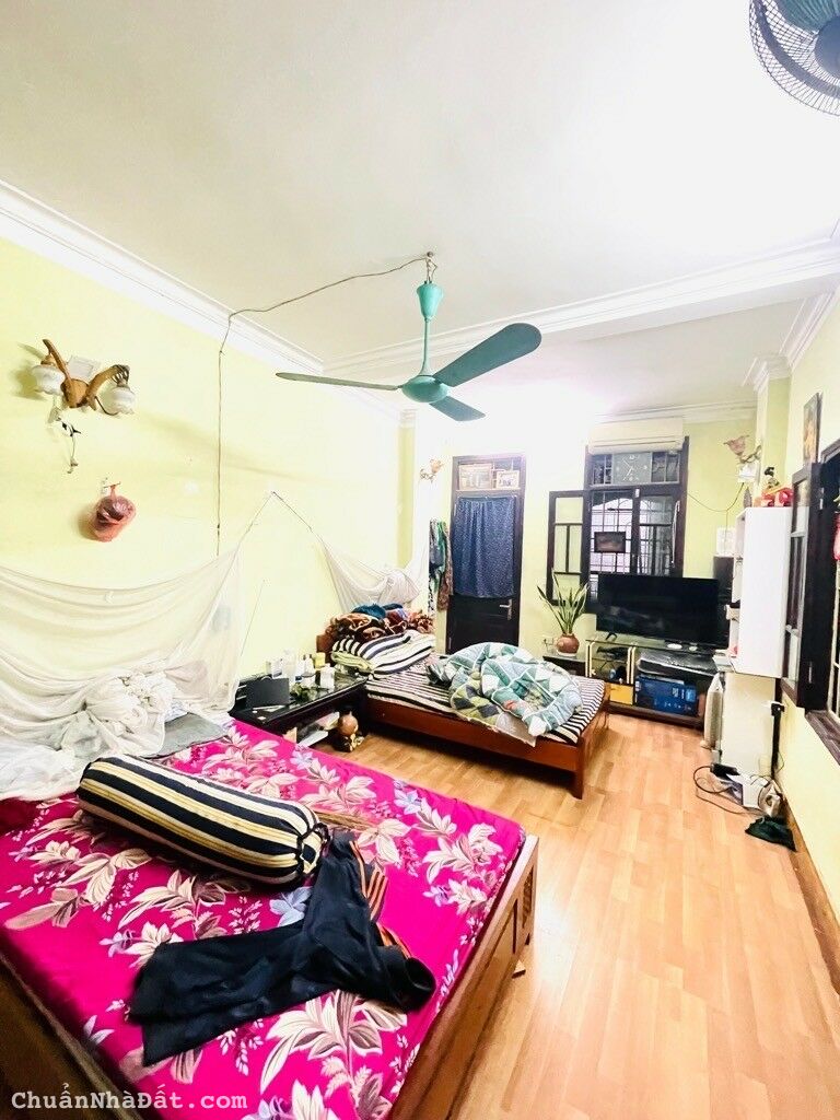 Bán nhà phố An Trạch, Đống Đa, nhà dân xây, lô góc, 1 nhà ra ngõ ô tô tránh, 30m, 4T 