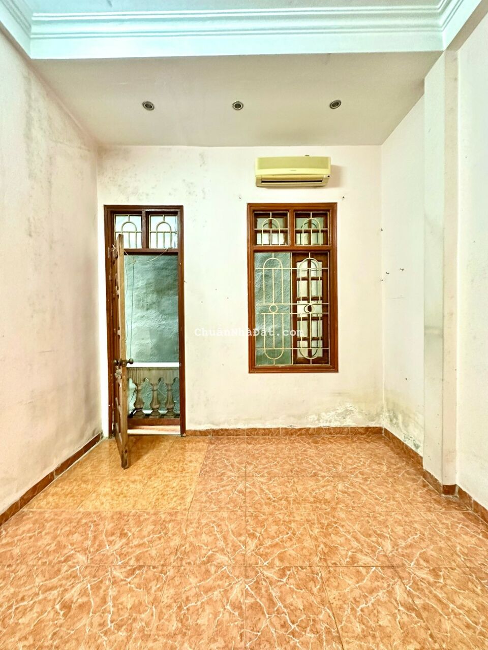 Bán nhà phố Hào Nam, Đống Đa, nhà dân xây, ngõ thông, gần phố, 35m2, 6 tầng 