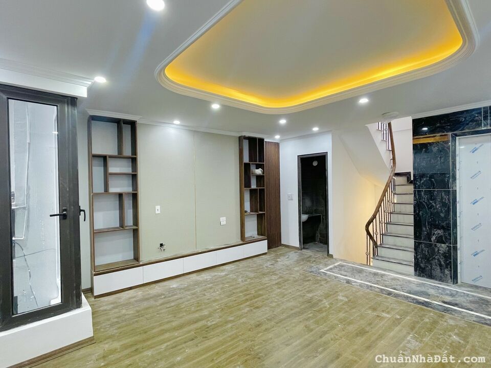 Bán nhà phố Hào Nam, Đống Đa, 6 tầng thang máy mới, 2 mặt thoáng, cực gần ô tô