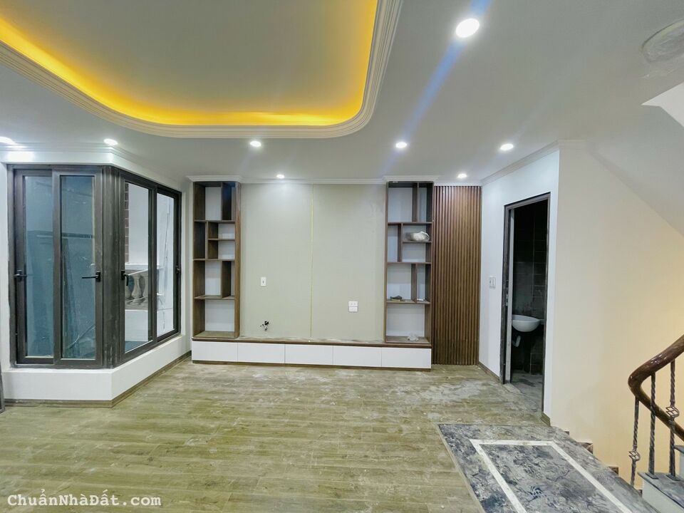 Bán nhà phố Hào Nam, Đống Đa, 6 tầng thang máy mới, 2 mặt thoáng, cực gần ô tô