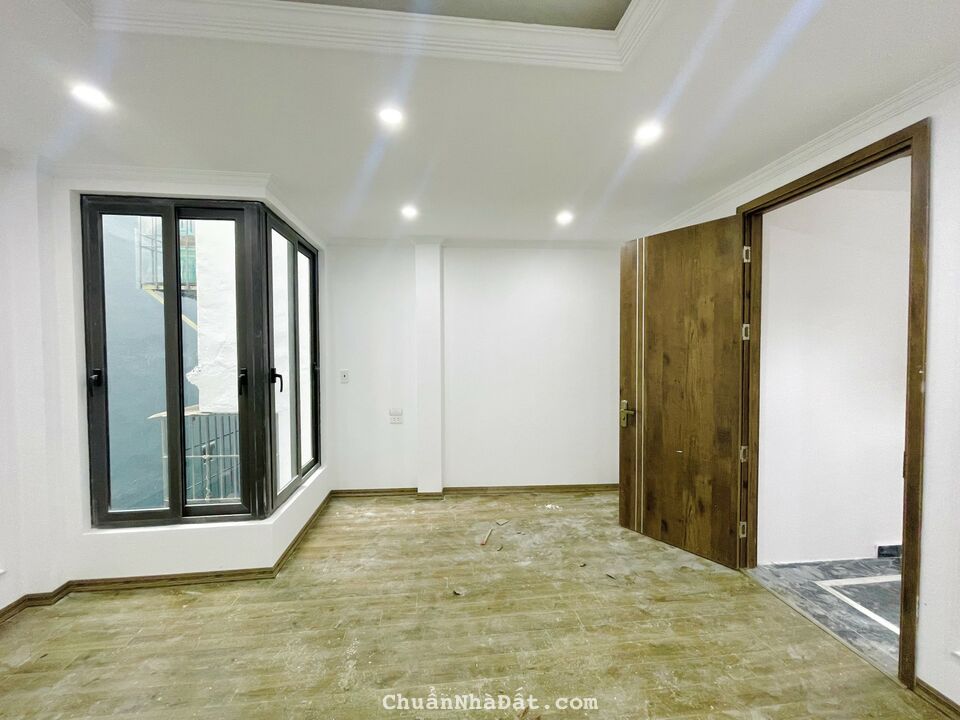 Bán nhà phố Hào Nam, Đống Đa, 6 tầng thang máy mới, 2 mặt thoáng, cực gần ô tô