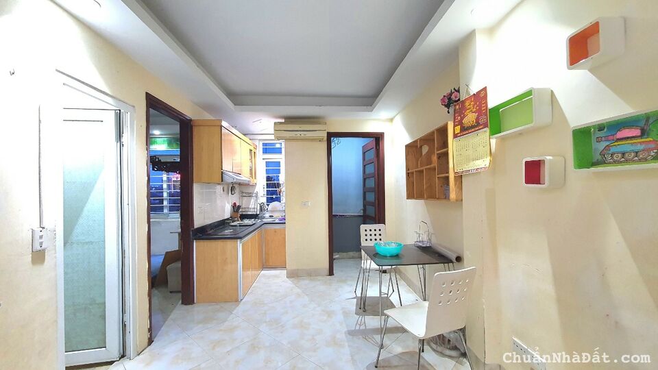 Bán chung cư phố Hào Nam, Đống Đa, căn góc DT 50m2, 2 ngủ ở luôn, sổ hồng trao tay Bán chung cư phố Hào Nam, Đống Đa, căn góc DT 50m2, 2 ngủ ở luôn, sổ hồng trao tay